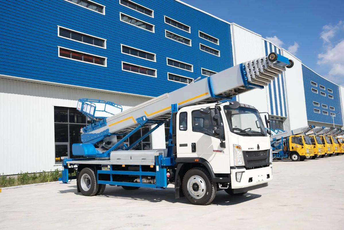 平山县出租云梯车高空作业车 建筑垃圾搬运